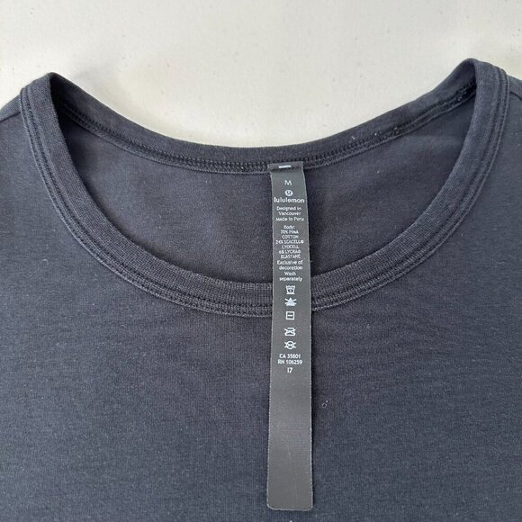 Lululemon 5 Year Basic Tee Shirt Size M Black Design Pullover Crew neck - Picture 4 of 8